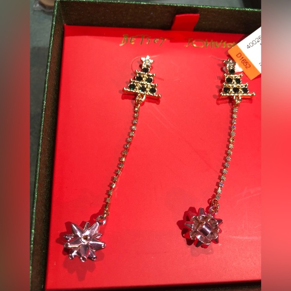 Betsey Johnson Jewelry - Betsey Johnson gold plated Christmas tree and pink rose gold ornament necklace